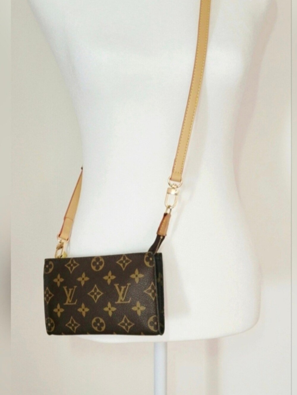 Auth Louis Vuitton Brown Monogram Pouch ,serial Number:SD0928